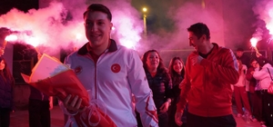 Avrupa şampiyonuna, minik sporculardan coşkulu karşılama