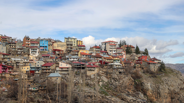 Torosların 7 bin nüfuslu ilçesinde yaşlıların sofrasını belediye ekipleri kuruyor