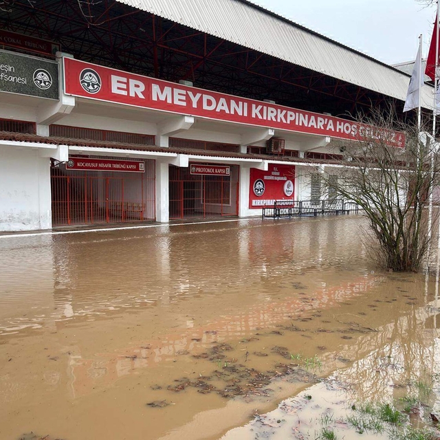 Edirne'de nehirlerin debisi arttı, 'turuncu alarm' verildi; Sarayiçi'ni su...