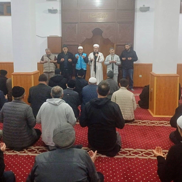 Emet'te 15 umreci dualarla uğurlandı