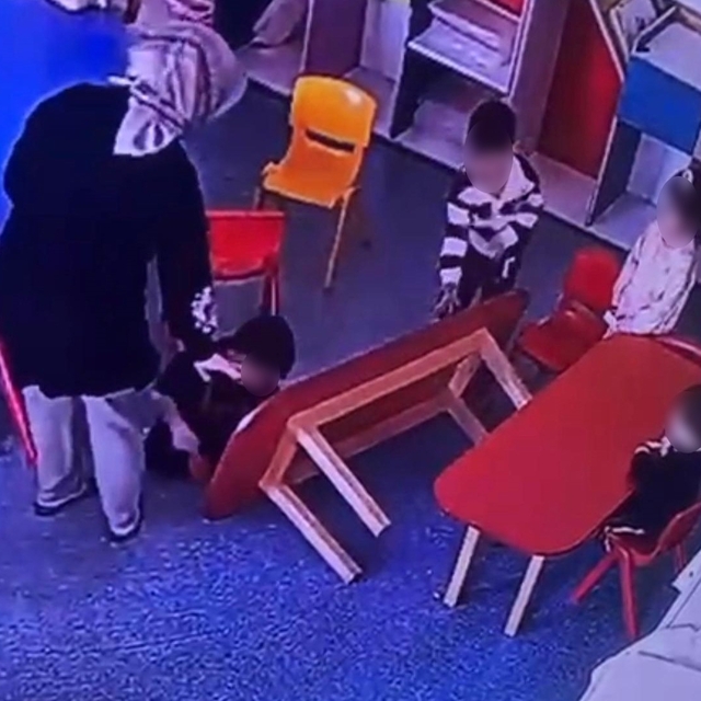 Özel okulda skandal görüntü kameraya yansıdı: Çocuğun parmakları bu hale ge...