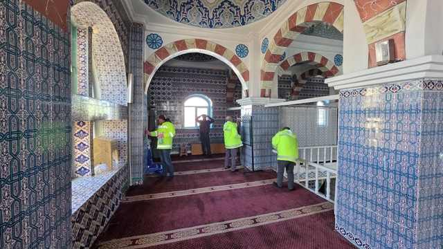 Ardahan'da Ramazan öncesi camilerde temizlik