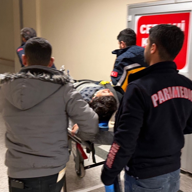 Otomobilin çarptığı çocuk yaralandı