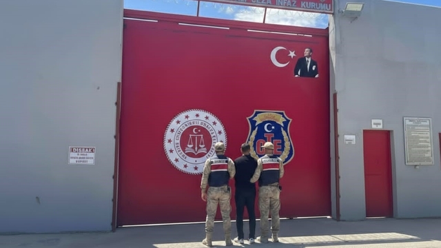 Jandarma, 25 yıl hapis cezası bulunan şahsı yakaladı