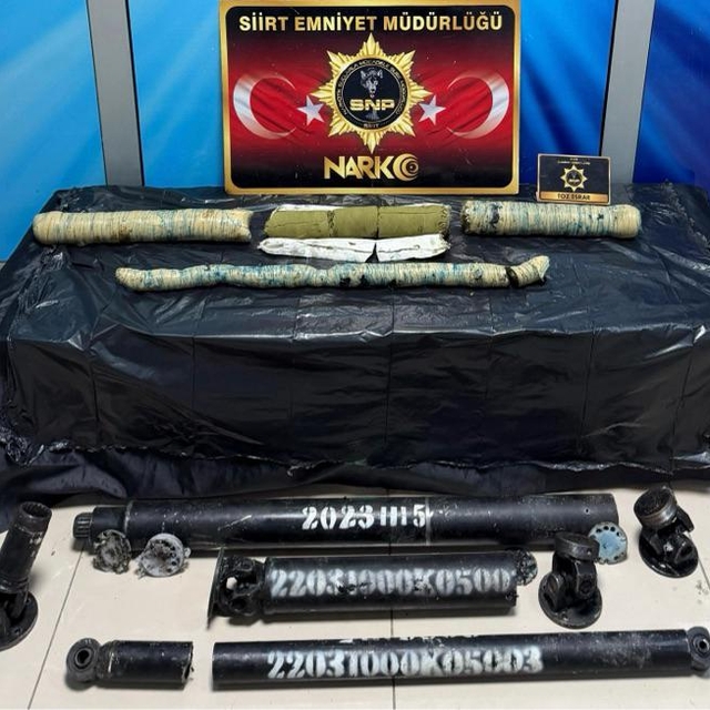 Siirt'te aracın aks ve şaftında 5 kilo 300 gram uyuşturucu ele geçirildi