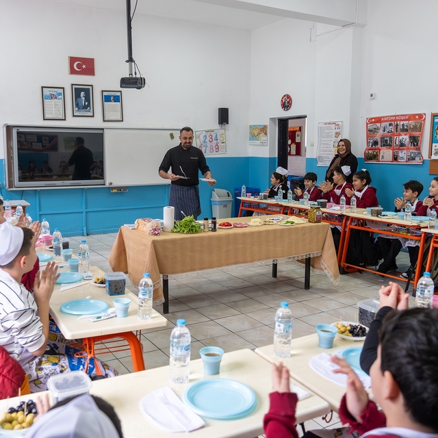 Marmarabirlik minik şeflerle sağlıklı nesiller yetiştiriyor
