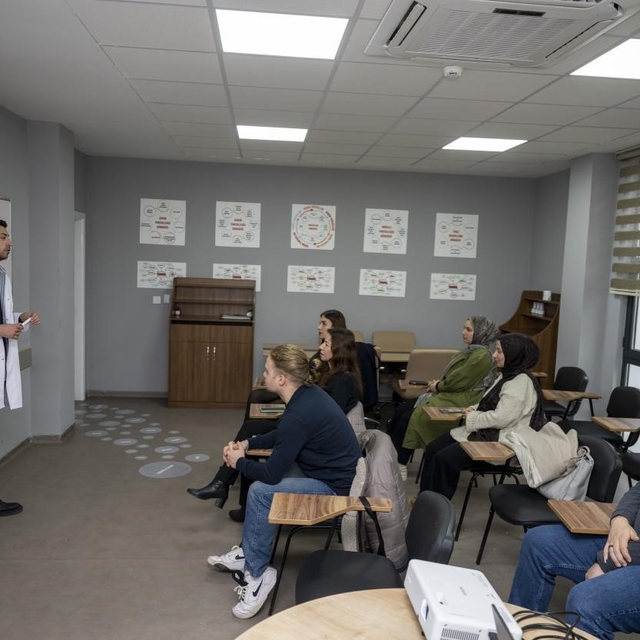 Mersin'de MERCEK kurslarıyla turizm sektörüne nitelikli personel yetiştiril...