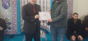 Emet'te Tashih-i Hurûf Kursunu tamamlayan din görevlilerine başarı belgesi
