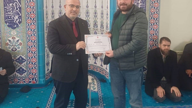 Emet'te Tashih-i Hurûf Kursunu tamamlayan din görevlilerine başarı belgesi