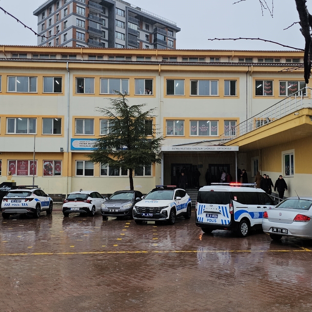 Ortaokulda bıçaklı kavga: 1 öğrenci yaralı