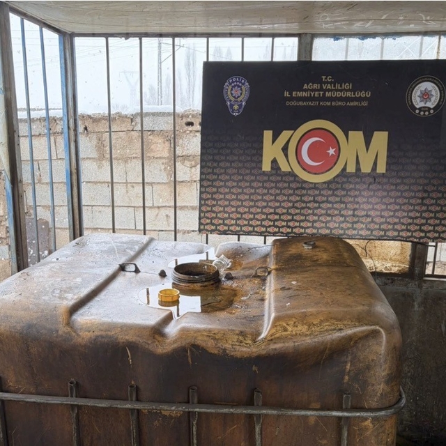 Ağrı'da 5 bin litre kaçak akaryakıt ve 499 sikke ele geçirildi