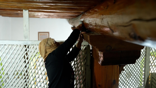 Tarihi camiyi kadınlar imece usulü ile temizledi