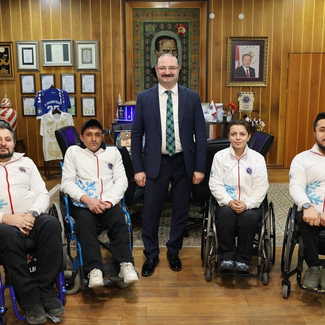 Rektör Hacımüftüoğlu, Milli takıma seçilen özel sporcuları misafir etti