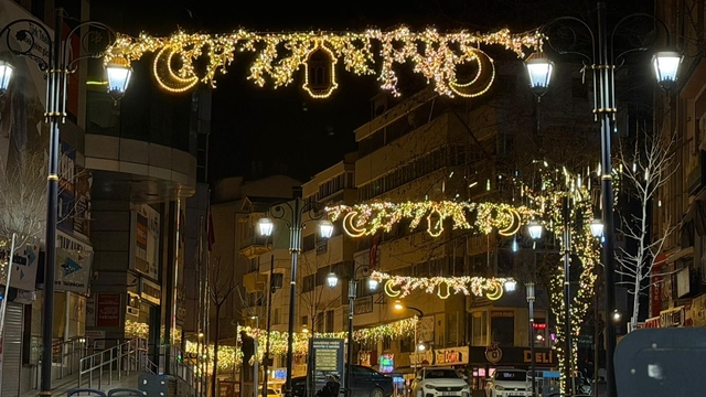 Karabük'te ışıklandırmalarla Ramazan heyecanı başladı