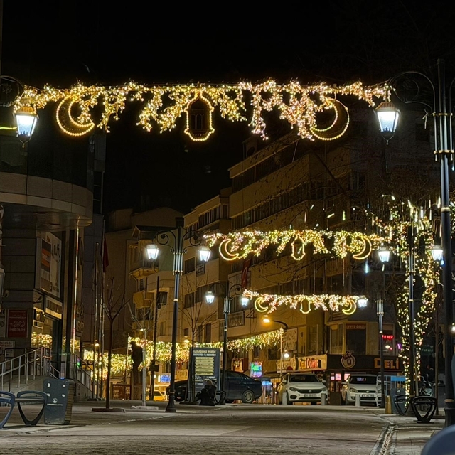 Karabük'te ışıklandırmalarla Ramazan heyecanı başladı