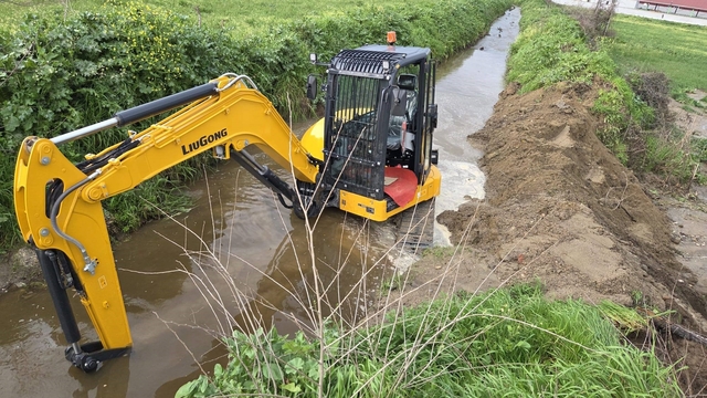 Yenipazar'da yağış sonrası yol bakım ve parke çalışmaları sürüyor