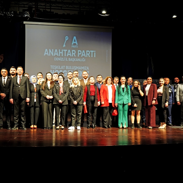 Denizli Anahtar Parti üyeleri düzenlenen törende bir araya geldi