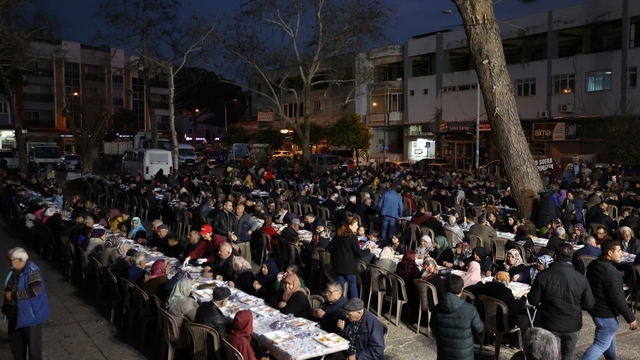 Efeler Belediyesi şehrin dört bir yanında iftar sofraları kuracak