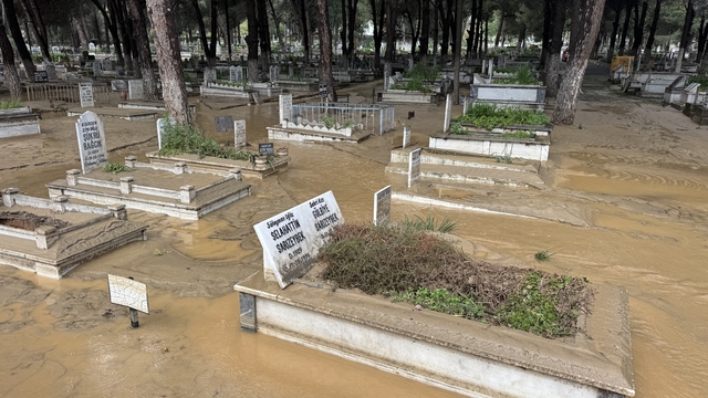 Aydın'da sağanak hayatı olumsuz etkiledi