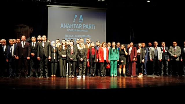 Denizli Anahtar Parti üyeleri düzenlenen törende bir araya geldi