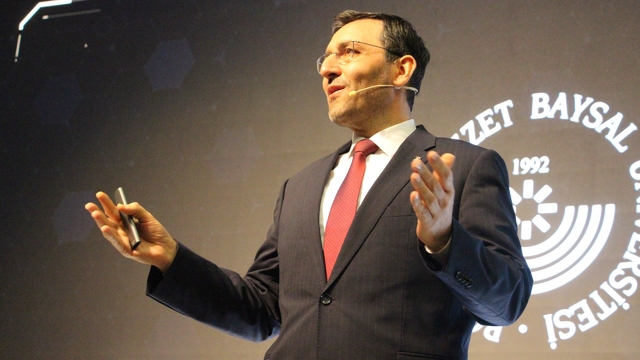 Savunma sanayi ihracatı 10 milyar dolar seviyesine ulaştı
ROKETSAN Genel Müdürü İkinci:
"Kendi kendine yeten savunma sanayi hayati öneme sahip"