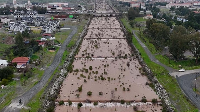 Köyceğiz Gölü taştı; su altında kalan kordon dronla görüntülendi
