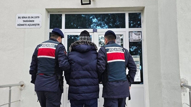 Farklı suçlardan aranan 2 firari hükümlü yakalandı