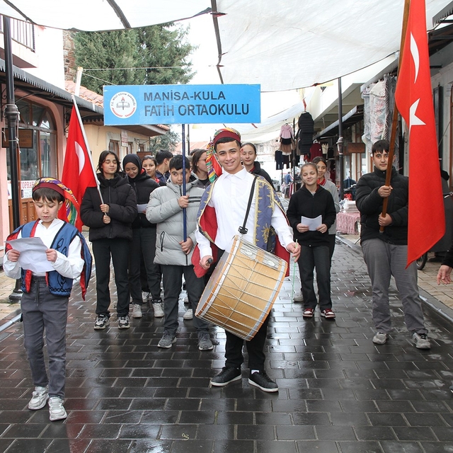 Minik davulcular mahalleleri şenlendirdi