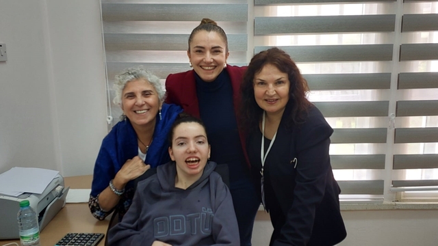 Açıköğretim Fakültesi öğrencileri Elay ve Talya'nın ilham veren başarı öyküsü