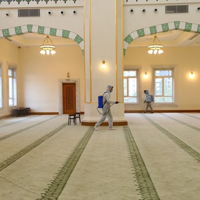 Gaziantep Büyükşehir, ilk teravih öncesi camileri gül suyu ile yıkıyor
Rama...