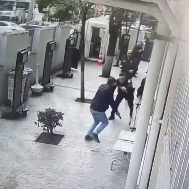 Boşanma davası faciayla neticelendi
Kan donduran olay kameraya yansıdı