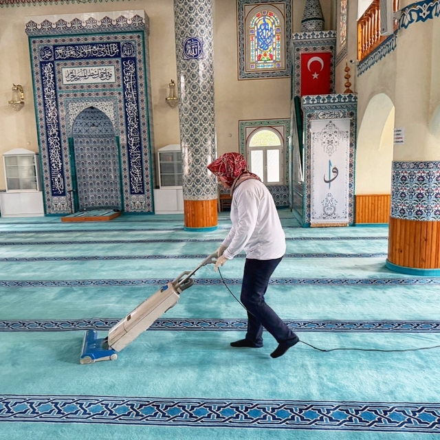 Bodrum camilerinde Ramazan temizliği