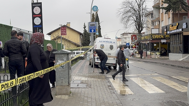 Gebze'de tren istasyonunda silahla vurulan kadın hayatını kaybetti