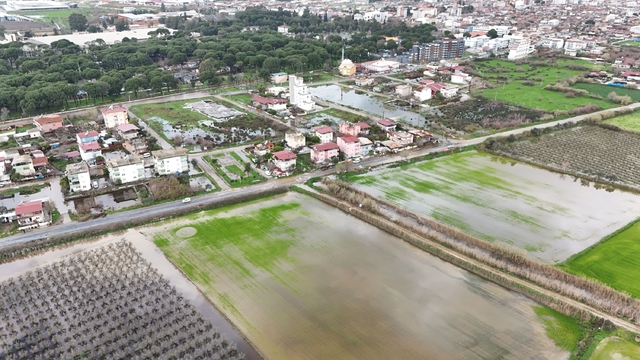 Nazilli'de mahalle sular altında kaldı, ekipler anında müdahale etti