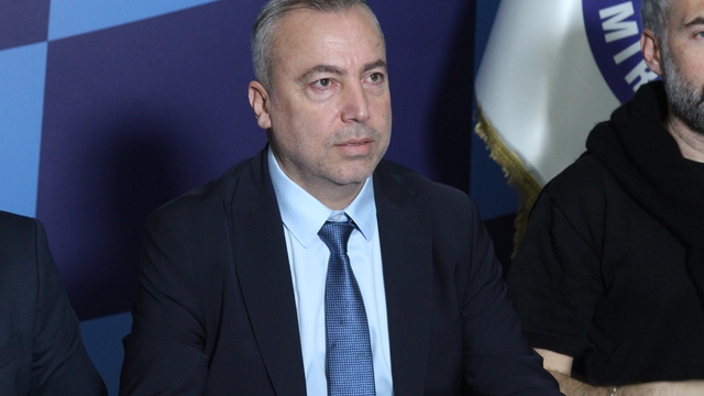 Adana Demirspor, 3. Lig'e düşme ile karşı karşıya
Adana Demirspor Başkanı Ertan Zeybek:
"500 bin Euro acil ödememiz var, bu dosya kapanmazsa 3. Lig'e düşürüleceğiz"