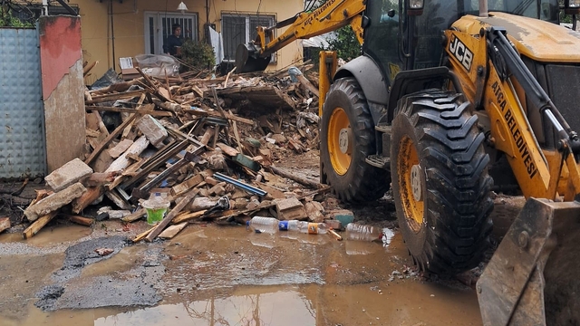 Yoğun yağışlara karşı Sultanhisar Belediyesi teyakkuzda