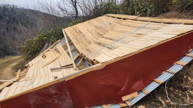 Ordu'da fırtına: Evlerin çatıları uçtu