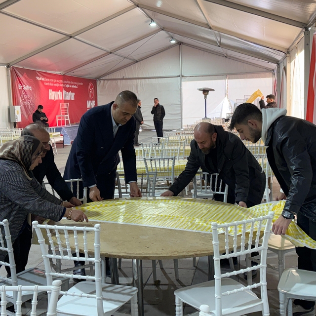 MHP'den 'Bir sofra bin bereket' temalı iftar otağı