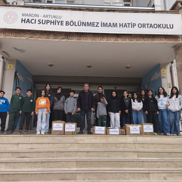 Mardin'de öğrencilerden kırsal okullara kitap desteği