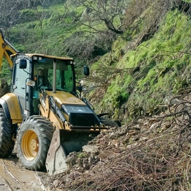 Efeler'de kapanan yollar açılıyor