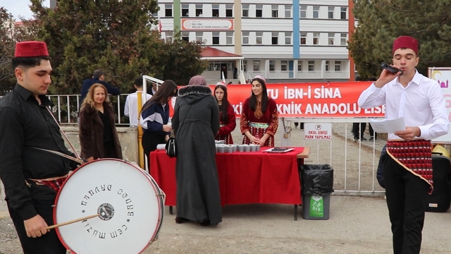'Hoş geldin Ramazan' etkinliğinde hurma ve şerbet ikramı