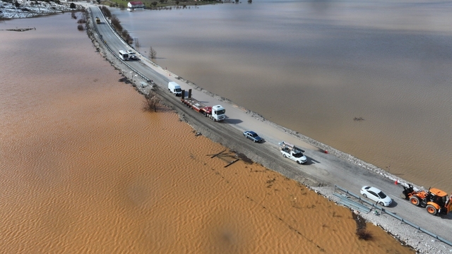 Fethiye - Antalya kara yolunda su baskını: "Ulaşım kontrollü sağlanıyor"