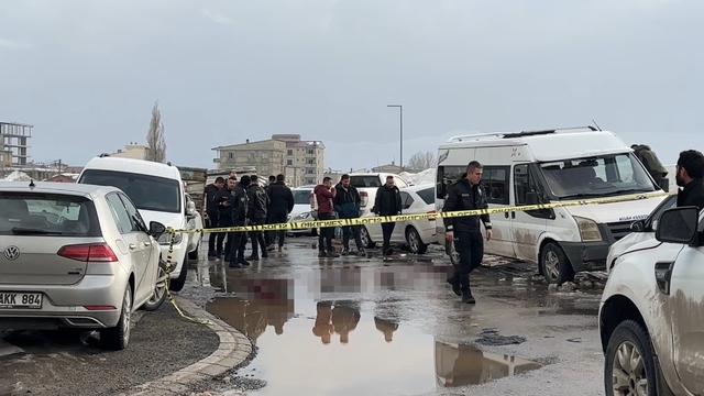 Yüksekova'da silahlı intihar girişimi: 1 ağır yaralı