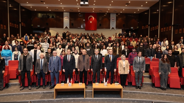 Türk Astronot Tuva Cihangir Atasever, ERÜ öğrencileri ile bir araya geldi