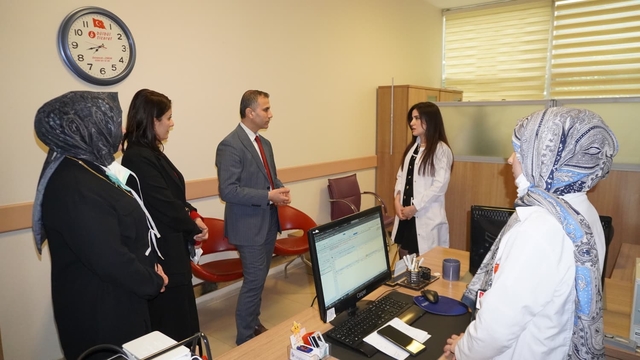 Kaymakam Duman, sigara bıraktırma polikliniğini ziyaret etti