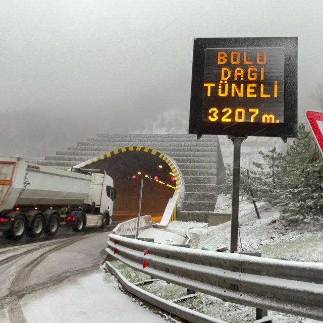 Bolu Dağı'nda kar yağışı etkili oldu