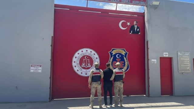 Hatay'da 25 yıl kesinleşmiş hapis cezasıyla aranan firari hükümlü yakalandı