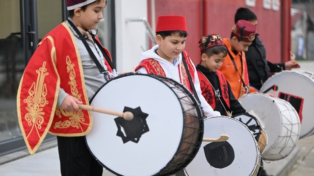Düzce'de çocuklar ramazanı davullar eşliğinde karşıladı