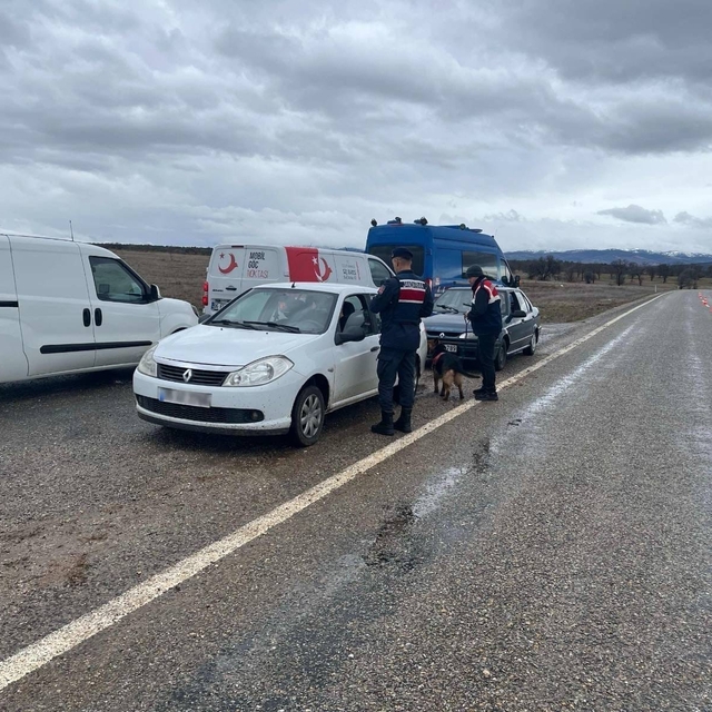 Uşak'ta düzensiz göçle mücadelede 351 göçmen ve 114 araç denetlendi