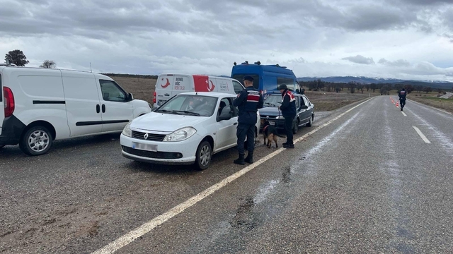 Uşak'ta düzensiz göçle mücadelede 351 göçmen ve 114 araç denetlendi